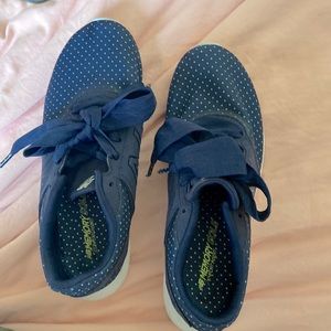 New balance tennis shoes
